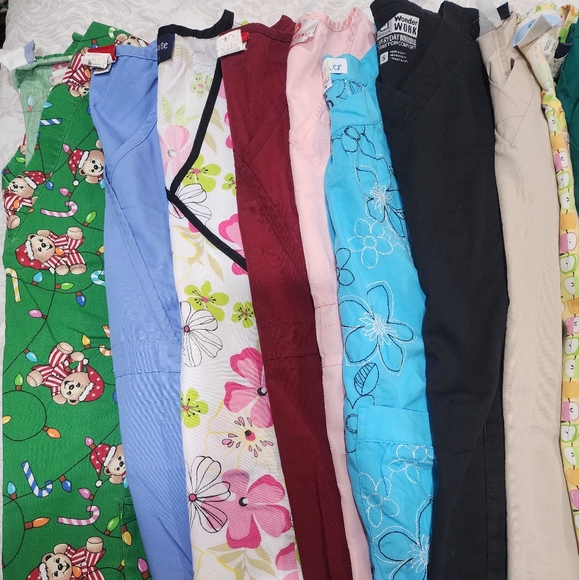 19 Colorful Patterned Scrub Top Collection - Picture 4 of 4